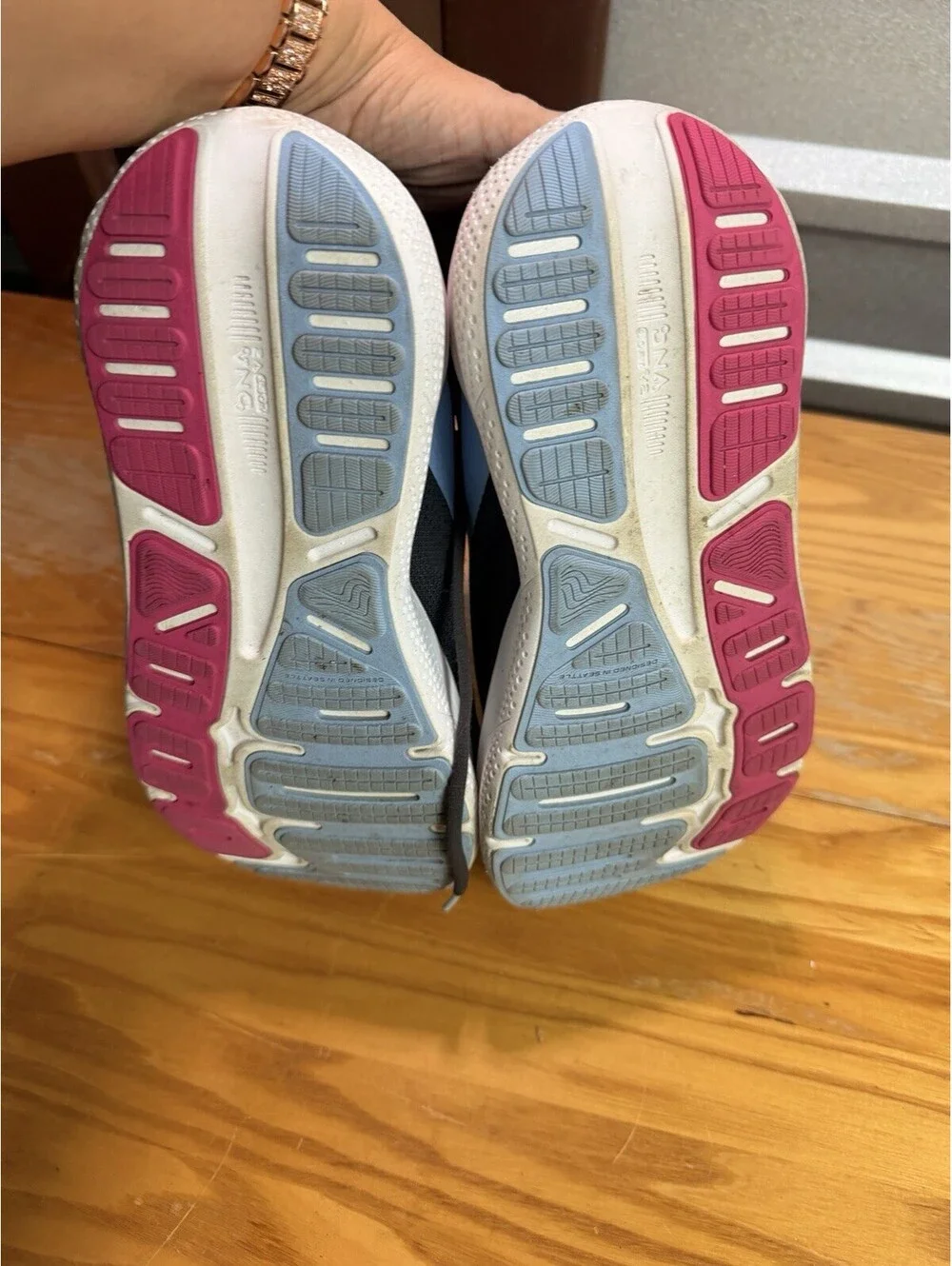 Brooks Ghost Max Women’s 10 Extra Wide Running/Walking Sneakers Blue Pink